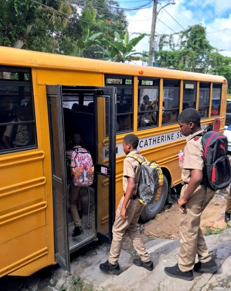Transport minister says bus flow was smooth for start of school year