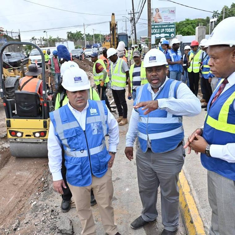 Pipe after dark - Munroe Road-Wellington Drive project moving to night-time operations